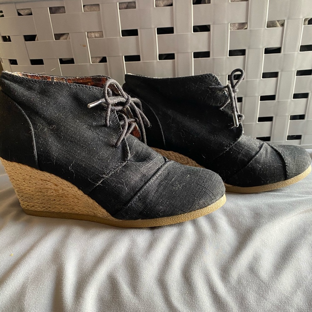 Black Wedges